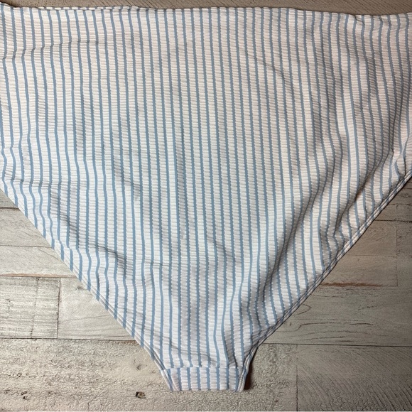 Old Navy Women's Size 4X Striped Bikini Top Adjustable Straps Blue/White NWT! - Picture 10 of 16